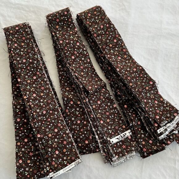 32 Vintage Cranston Brown Calico 1.25" Quilting Fabric Strips 100% Cotton - Picture 1 of 4